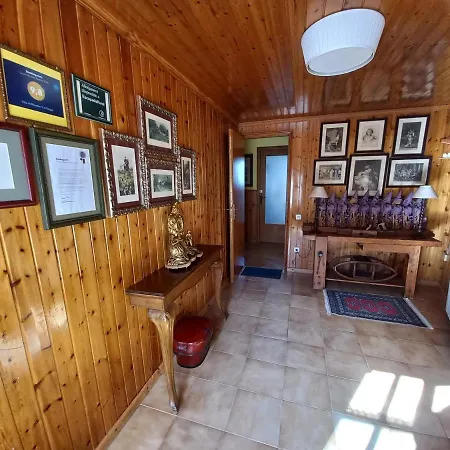 El Mirador Y El Nogal *